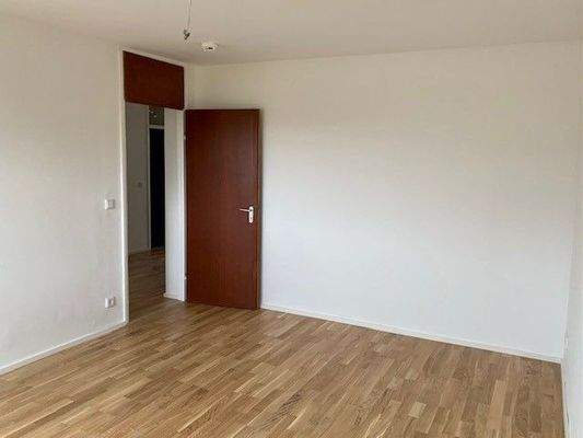 Schlafzimmer 1 (3).jpg