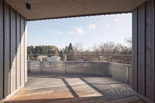 Überdachter Balkon mit Blick nach Osten - HERDERGÄRTEN 3.4.2