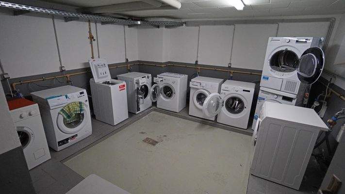 Im gemeinschaftlichen Waschkeller ist für die Wohnung ein eigener WM-Anschluss vorhanden