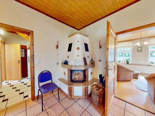 Haupthaus_rechts_Kamin 2