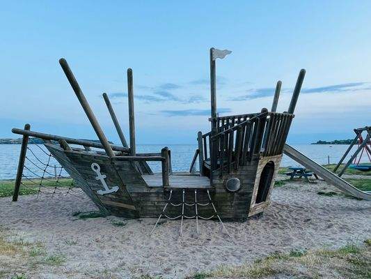 Spielplatz in Alt Reddevitz.jpeg