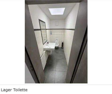 160780378 __ Modernes hochwertiges Büro mit Lagerf