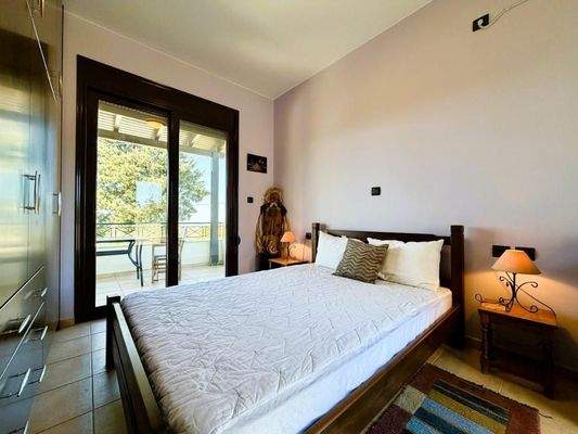 Villa mit Panoramablick auf Meer und weiße Berge auf einem 5.159 m² großen Privatgrundstück