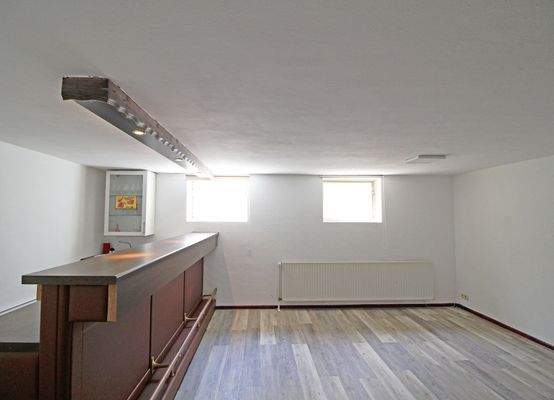 Kellerraum mit Tresen