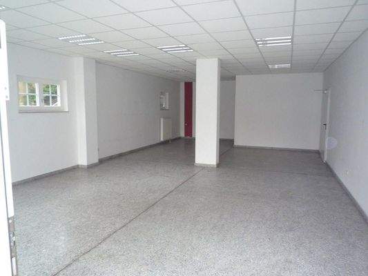 Laden mit Schaufensterfront