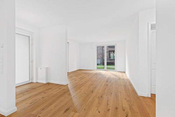 Heller Wohn - und Essbereich