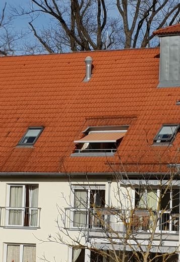 BETREUTES WOHNEN - Herrliche helle DG Wohnung mit Dachterrasse (Süd-/Westausrichtung) in ruhiger, j
