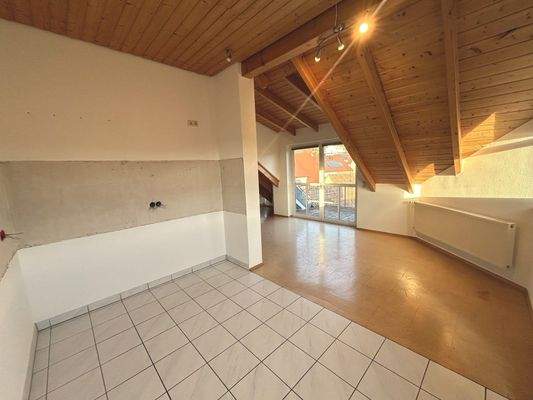 Blick aus der Küche in das Esszimmer