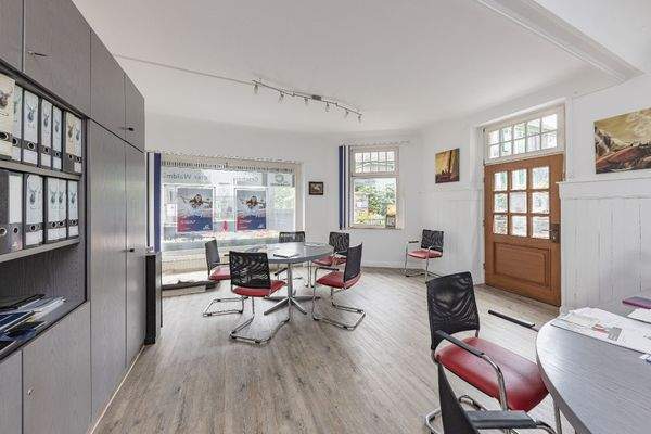 Ladenlokal 1 EG: Verkaufsraum mit Küche und eigenem Keller