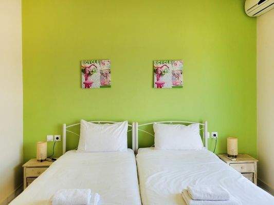 Kreta, Nopigia: 3-Zimmer-Wohnung in Anlage mit Pool nahe Strand zu verkaufen