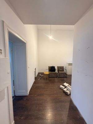 Wohnzimmer mit Stühlen