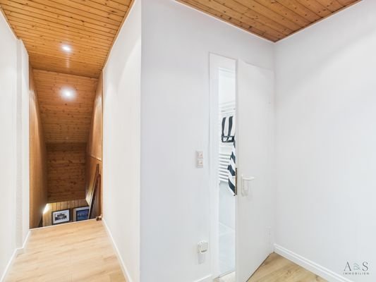 Flur-Treppe-Wohnung-2