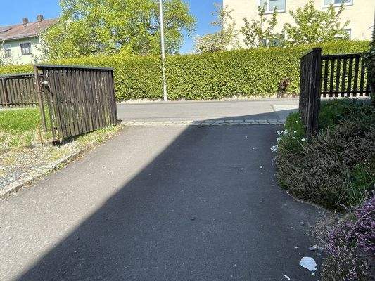 Einfahrt zum Grundstück