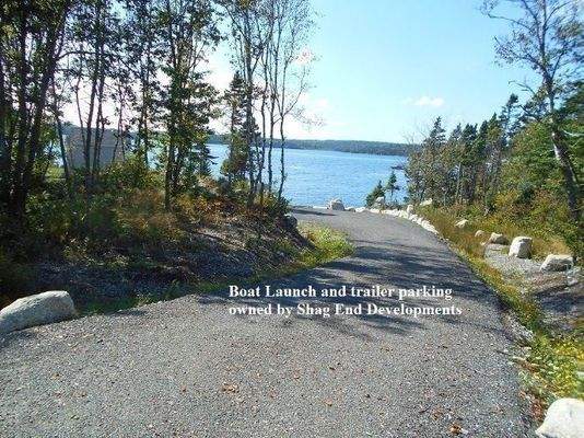 Bootsrampe und Abstellplatz für Trailer