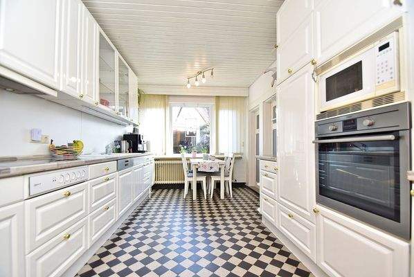 Küche (EBK kann abgelöst werden)