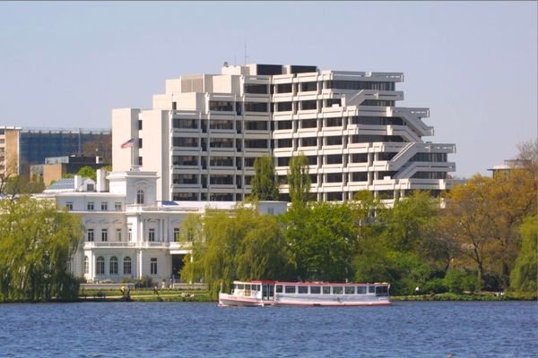 Repräsentatives Bürogebäude direkt an der Alster