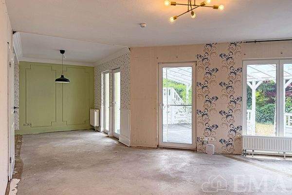 Wohnbereich mit Zugang zur Terrasse