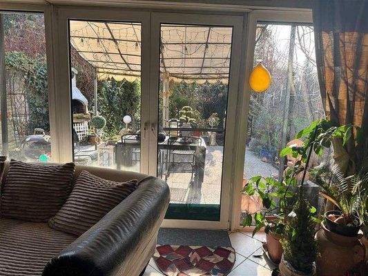 Traumhafte Terrasse mit gemauerten Außenofen.