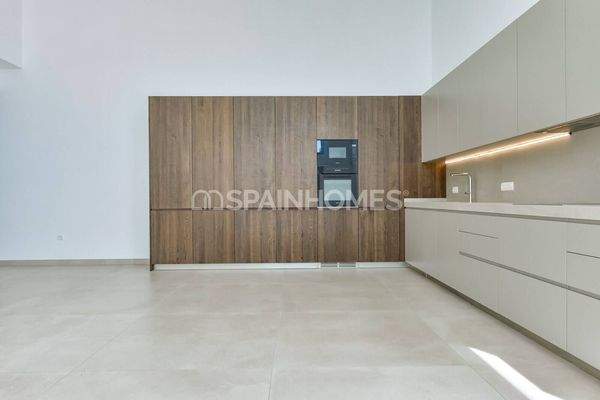 Luxe 3-Bedroom House with Private Swimming Pool in Finestrat