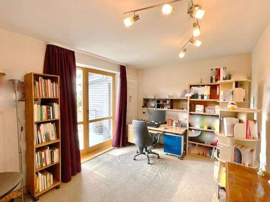 Zimmer 2 (hier Büro)