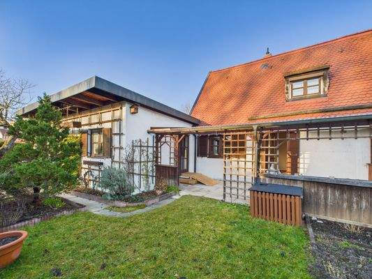 Haus mit Terrasse von Süden