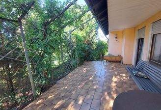 ...mit Terrasse