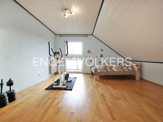 DG: Weiteres Schlafzimmer mit Loggiazugang