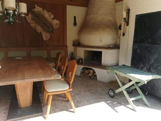 Aussenloggia mit Kamin