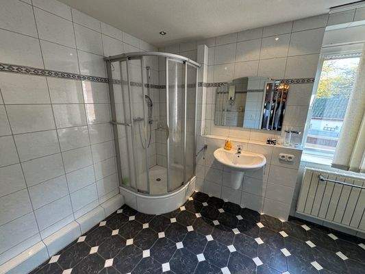 Dusche im Obergeschoss.jpg