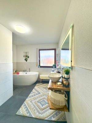 Modernes Tageslichtbad 