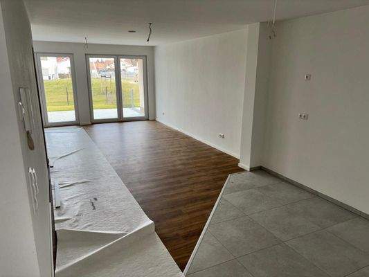 Wohn-Essbereich mit Küche (4).jpeg