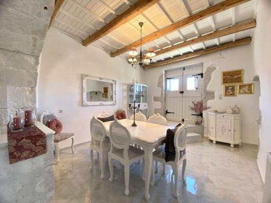 Wunderschön Renovierte Villa mit Meer- und Bergblick zum Verkauf in Xirosterni