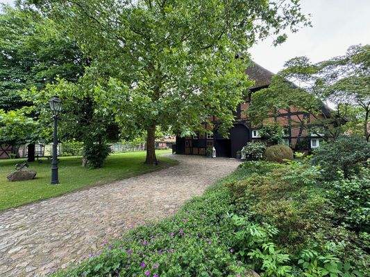 Auffahrt zum Wohnhaus