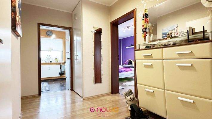 Eingangflur Blick zur Küche