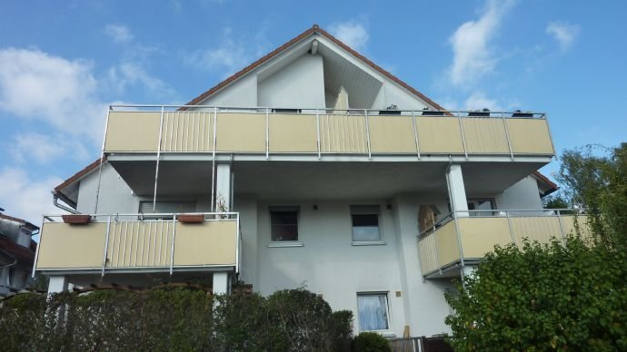 Helle 2 Zi. DG-Wohnung mit großem Süd-Balkon + Loggia und TG-Stellplatz in Herzogenaurach Nähe Stadtzentrum
