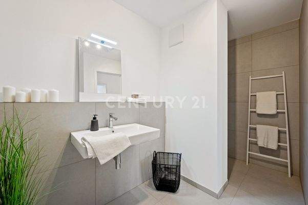 Badezimmer mit begehbarer Dusche