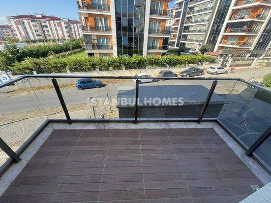 2-Bedroom Flat in a Complex with Pool and Gym in İstanbul Silivri
