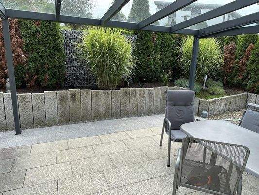 überdachte Terrasse EG