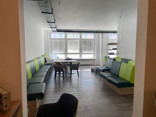 Erweiterung Ausstellung/Büro im Obergeschoß