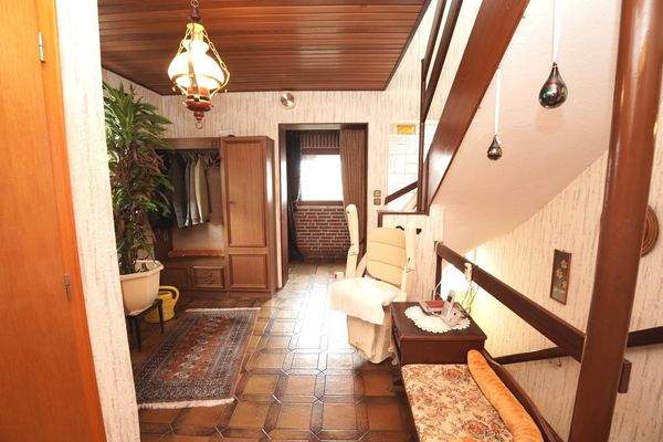 Diele-Blick-Treppenhaus