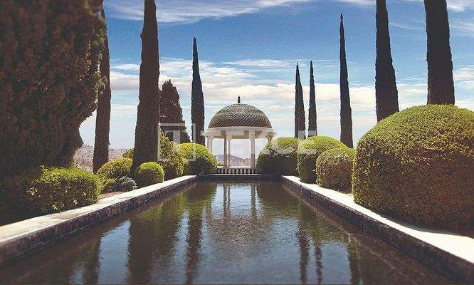 Elegant Apartments with Pool in a Prime Area of Málaga