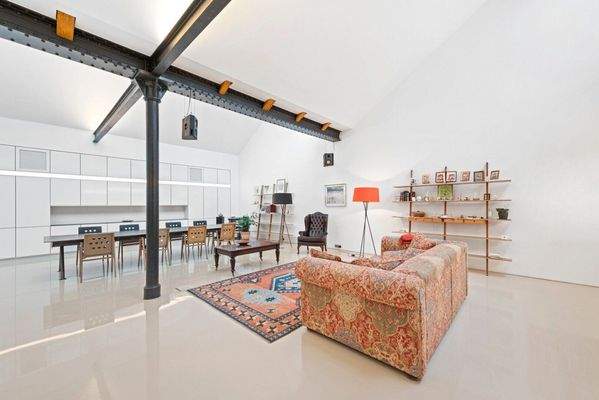 Wohnraum mit Stahldetails