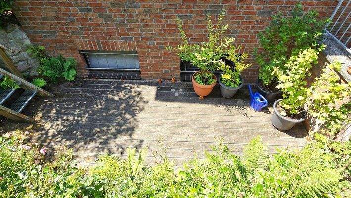 07_tieferliegende Ostterrasse.jpg