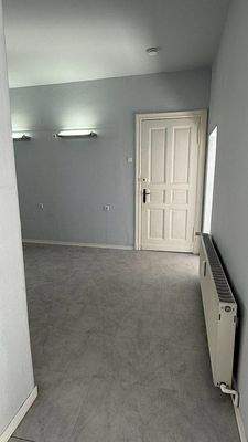 Zimmer 3/Tür in den Hausflur