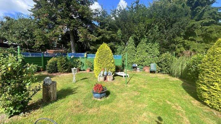 Einblick des rückwärtigen Gartenbereichs / potentiell abtrennbares Grundstück 