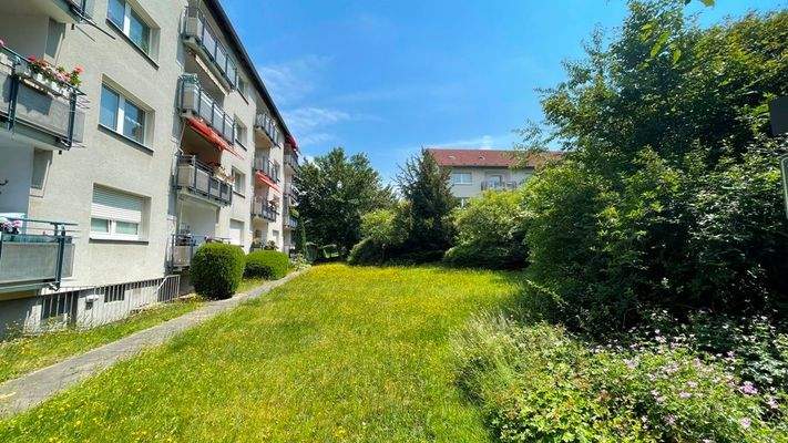 gepflegtes grünes Wohnumfeld