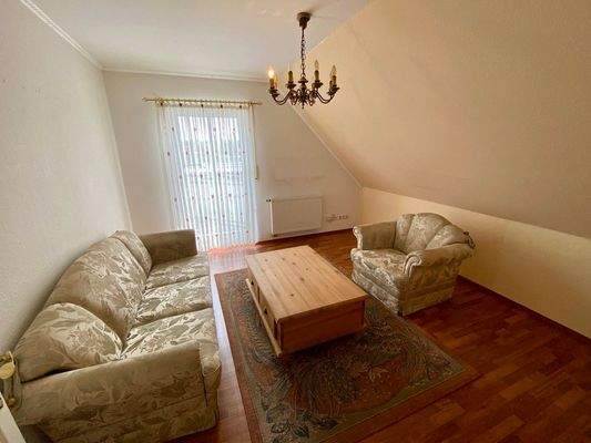 Kinderzimmer mit Zugang zum Balkon