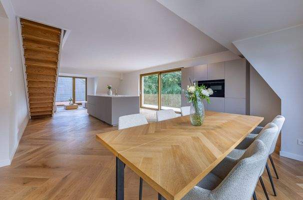 Exklusive Küche und Esszimmer.jpg