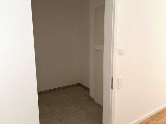 Abstellraum mit WM-Anschluss