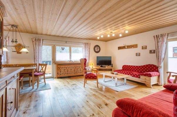 Wohn - und Essbereich